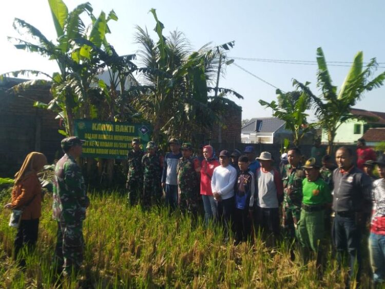 Antisipasi Banjir, Masyarakat dan Forkopimkel Benteng Bergotong Royong Bersihkan Lingkungan