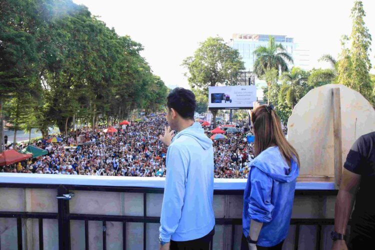Puluhan Ribu Masyarakat Sulsel Hadiri Jalan Sehat Bersama Cawapres Gibran